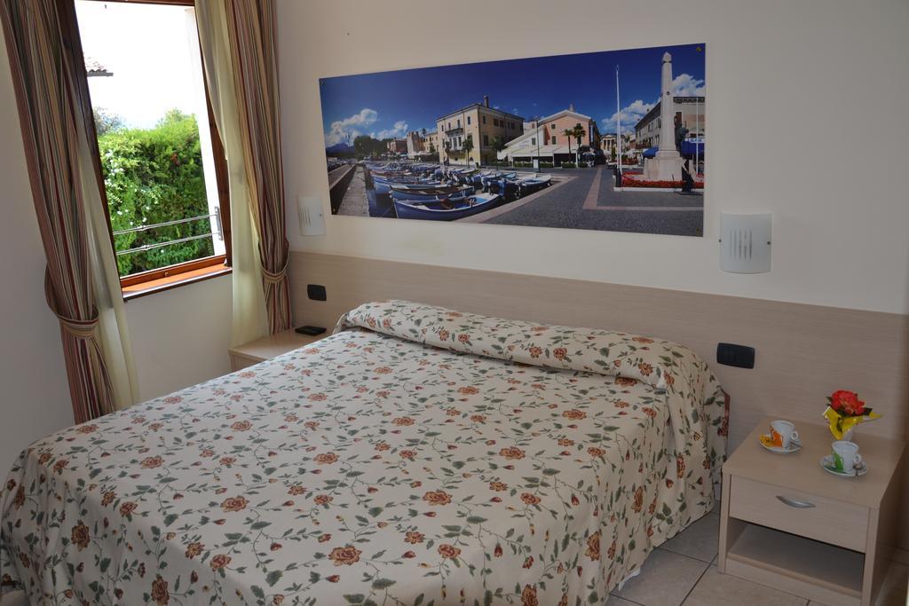 Locanda Le Palafitte Bardolino Camera foto